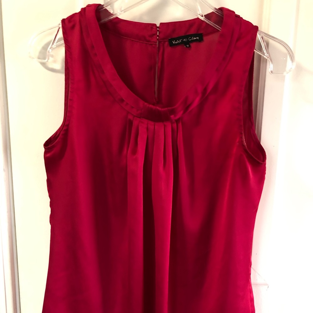 Shiny Raspberry Sleeveless Scoop Neck Top Size M